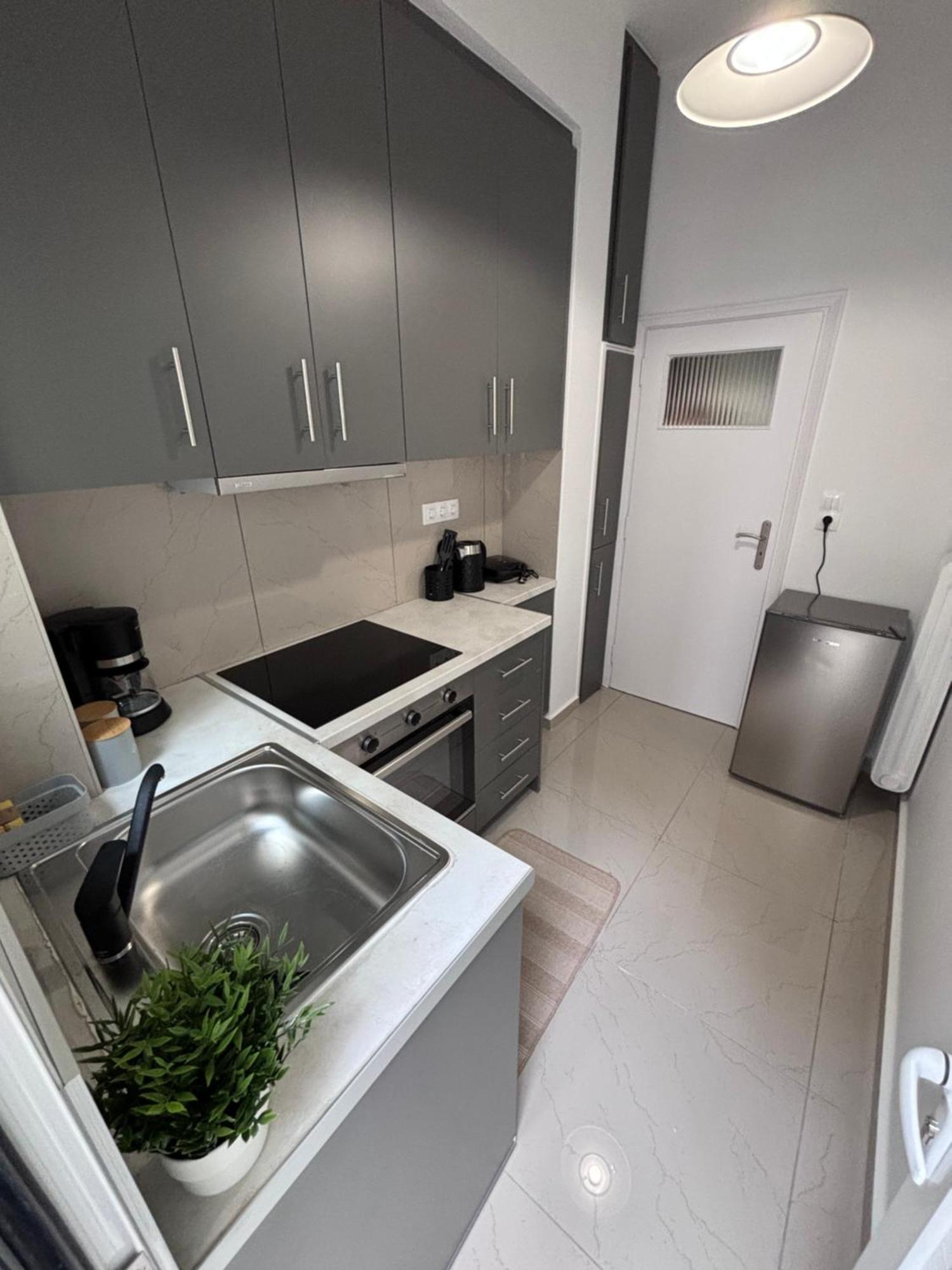 Cozy Apartment In The Heart Of Афины Экстерьер фото