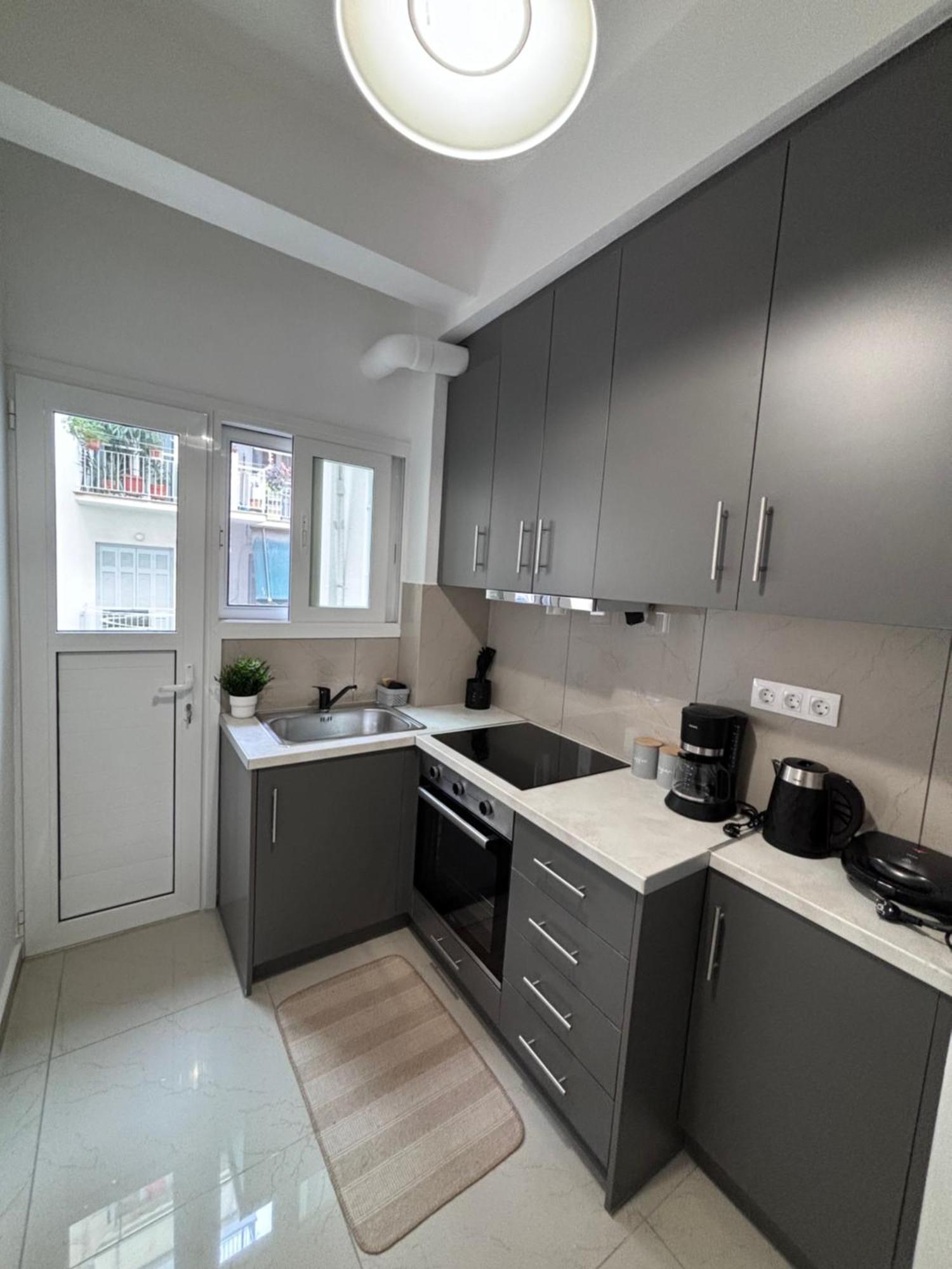Cozy Apartment In The Heart Of Афины Экстерьер фото