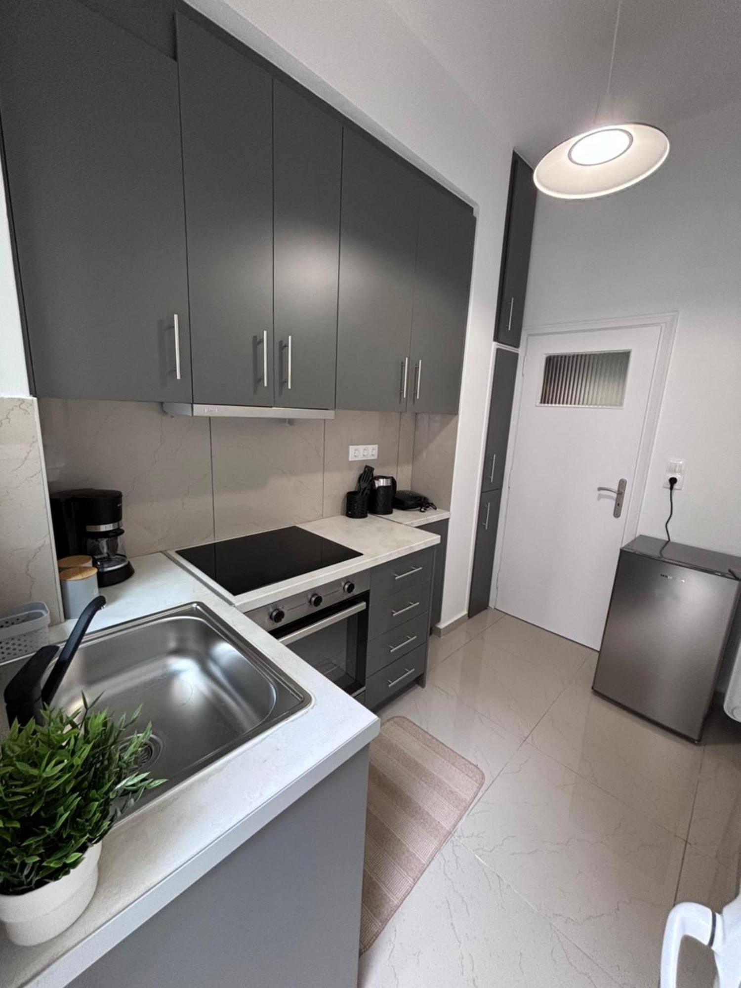 Cozy Apartment In The Heart Of Афины Экстерьер фото
